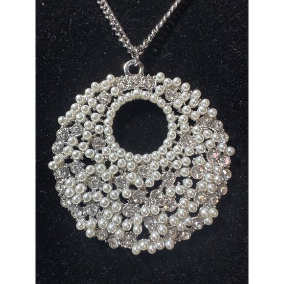 paparazzi Jewelry - Silver Paparazzi Necklace & Earrings Set With Circular Pendant & Pearl Accents